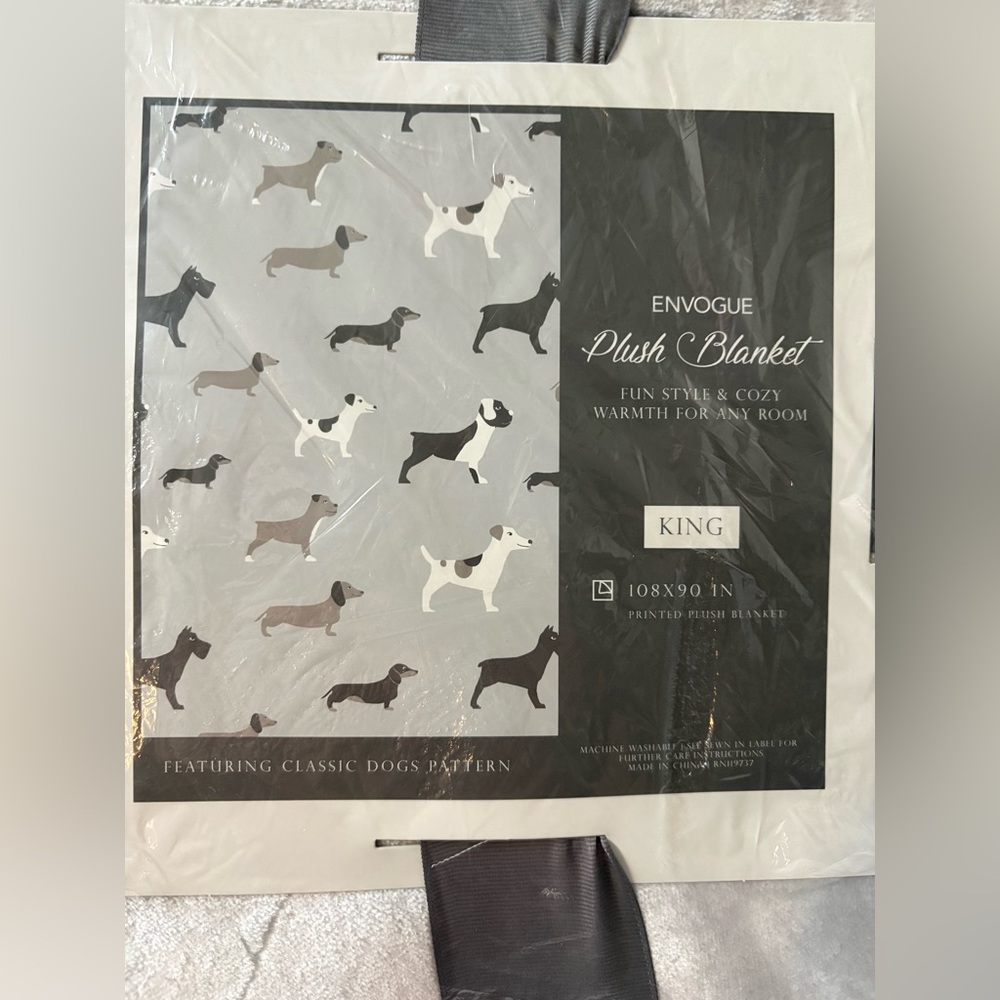 Envogue Plush Blanket - King - 108x90 - Dogs Design - Gray and White - NWT